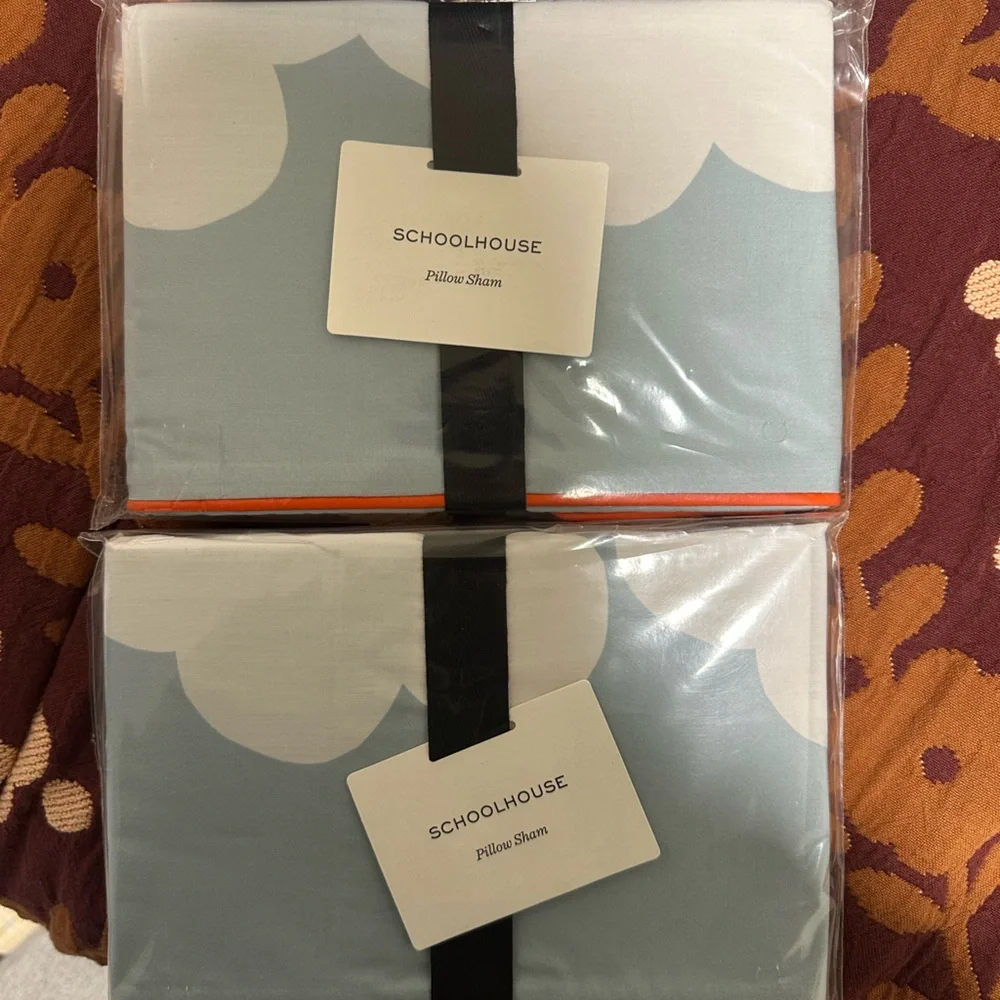 Schoolhouse Paper Flowers F/Q Duvet and Pillow Shams